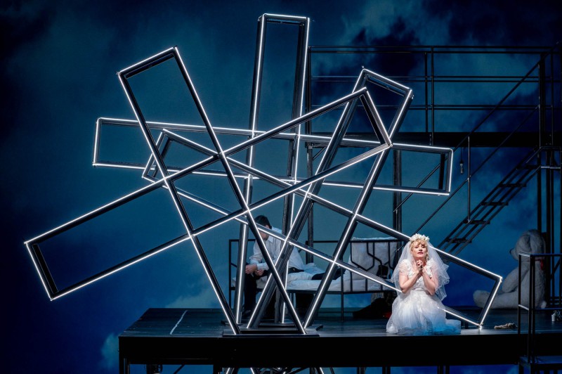 Breaking-the-Waves-11