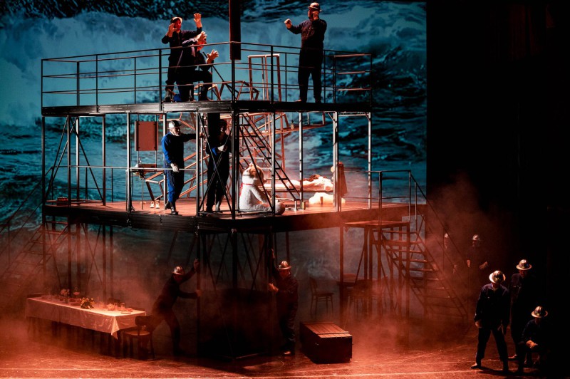 Breaking-the-Waves-13