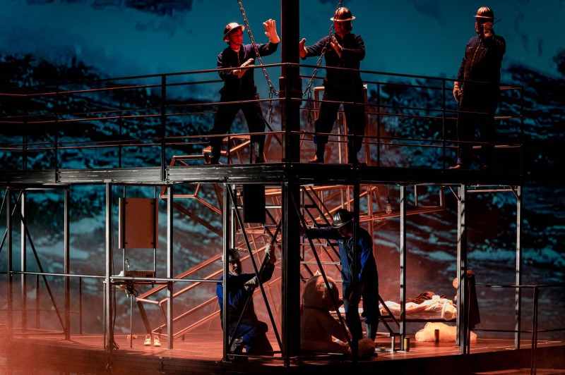 Breaking-the-Waves-14