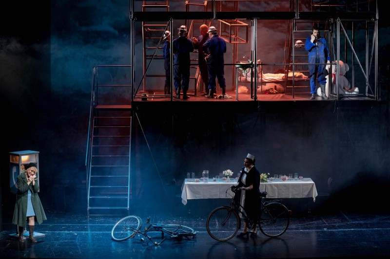 Breaking-the-Waves-15