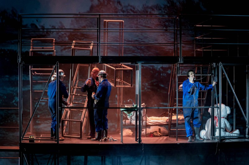 Breaking-the-Waves-16