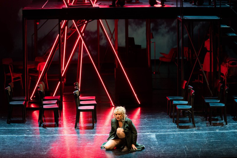 Breaking-the-Waves-17