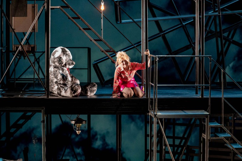 Breaking-the-Waves-18