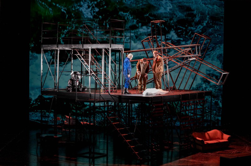 Breaking-the-Waves-21